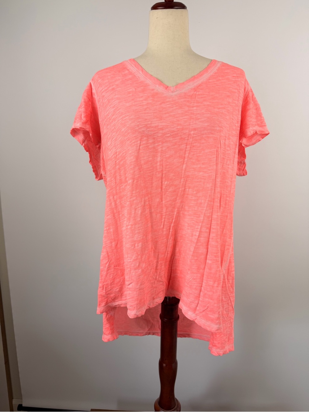 Boutique Soft V-Neck Coral Pink Slub Tee Size 1X